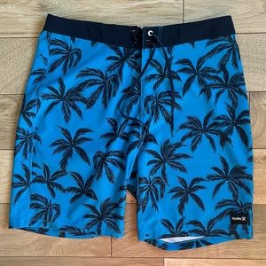 NWOT Hurley - men’s blue palm swim trunks (32)
